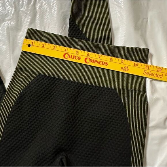 Indigen Green and Black 2 piece Workout set, Leggings and Cropped Jacket Size XS - Picture 13 of 14